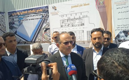 وزير الصحة يضع حجر الأساس لمشروع إنشاء مصنع المكملات الغذائية والدوائية بعدن