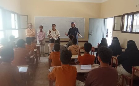 مدير تربية أحور يزور مدرسة حناذ للتعليم الأساسي والثانوي ويشيد بالانضباط رغم التحديات