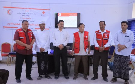 بدء دورتين تدريبية في الإسعافات الأولية للمرشدين الصحيين بمدارس التعليم العام بمديرية سيئون