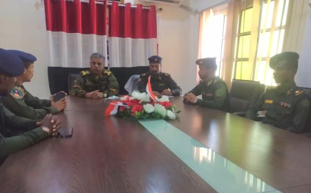 مدير عام أمن المهرة يلتقي عدد من خريجي كلية الشرطة من أبناء المحافظة