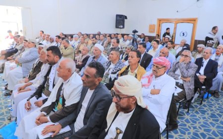 تعز.. لقاء تشاوري استثنائي لوجهاء وقيادات المديريات يؤكد دعم الجيش والأمن ويدعو لتوحيد الصف ومواجهة الحملات المشبوهة