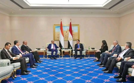 رئيس الوزراء يستعرض مع نظيره المصري العلاقات الأخوية وآفاق تنمية التعاون الثنائي في مختلف المجالات