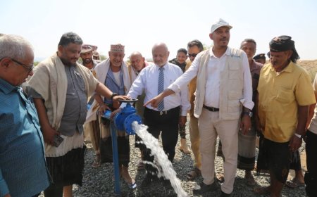 محافظ الحديدة يدشن مشروع مياه في قرية الجريب بمديرية حيس