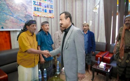 خلال لقاءهم المحافظ بن الوزير: مشايخ ووجهاء لقموش يؤكدون وقوفهم إلى جانب قيادة السلطة المحلية وجهودها الراسخة في تعزيز الاستقرار