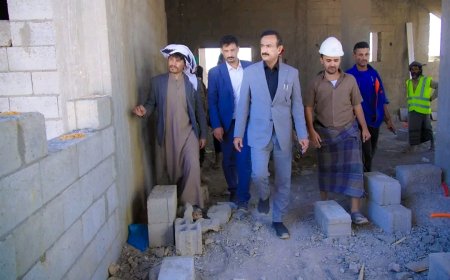 المحافظ بن الوزير يشيد بمستوى الإنجاز في مشروع مبنى كلية الطب بجامعة شبوة