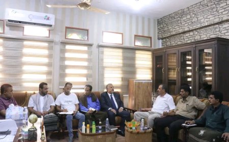 فريق التوجيه والرقابة الرئاسي وقيادة انتقالي المهرة يزوران مكتب التربية بالمحافظة ويطلعون على سير العملية التعليمية