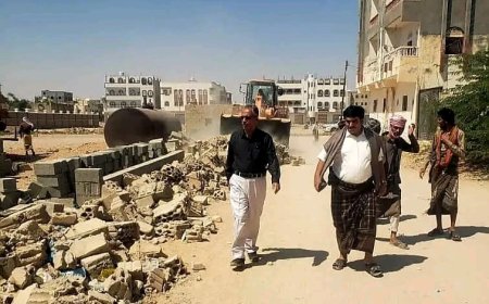 اللجنة الخدمية المختصة تنفذ حملة ميدانية لإزالة البسط العشوائي من على مساحات الخدمات العامة بمدينة عتق