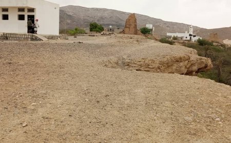 أهالي منطقة هيثة برضوم يطالبون المحافظ إبن الوزير بتسوير مدرستهم