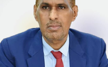 العميد السعيدي يهنئ البروفيسور الجعدني لحصوله على المركز الثاني ضمن الشخصيات الأكثر تأثيراً عربياً لعام 2025