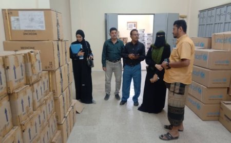 فريق من البرنامج الوطني الإمداد الدوائي بوزارة الصحة يتفقد سير العمل بمستودعات ومخازن التموين الدوائي بلحج