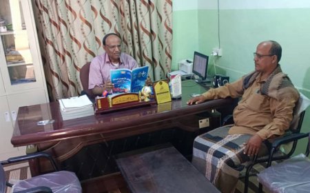 مدير مكتب الثقافة بالقطن يلتقي مدير مكتب الإحصاء ويتسلم الإصدار الجديد من كتاب الإحصاء