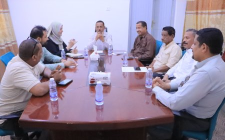 الدكتور العمودي يلتقي بوفد إدارة الصحة الإنجابية بوزارة الصحة بسيئون