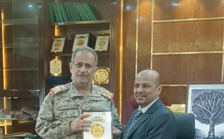 عدن ..الأكاديمية العسكرية العليا تكرم الأمين العام لحزب البعث (قطر اليمن) الدكتور عبدالرحمن المشرعي