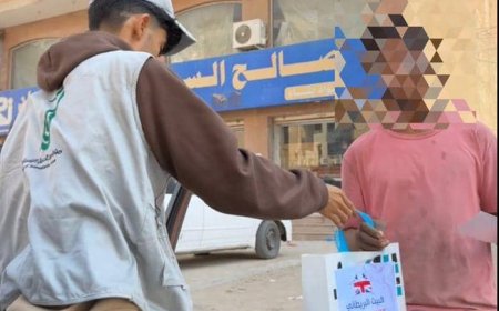 مبادرة روح توزع كسوة للمحتاجين في عدن بدعم من محل البيت البريطاني