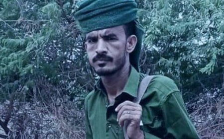 قائد مركز بئر الشيخ وضواحيها يقدم رسالة شكر وعرفان لمدير أمن أبين