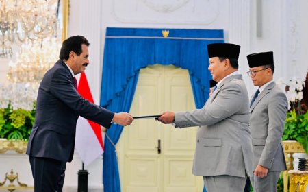 السفير سالم بلفقيه يسلم أوراق اعتماده سفير ومفوضا فوق العادة لليمن للرئيس الاندونيسي بجاكرتا