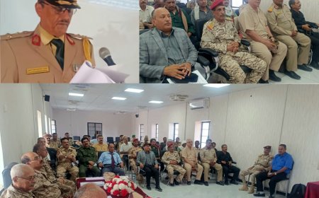 نائب وزير الصناعة والتجارة يهنئ العميد الركن عبدالله زيد قاسم الأحمدي على نيل درجة الماجستير