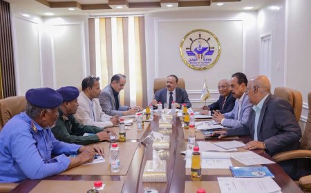 أول اجتماع اللجنة الوزارية العليا للتحقيق في حادثة احتراق حافلة نقل الركاب بطريق العرقوب بمحافظة أبين