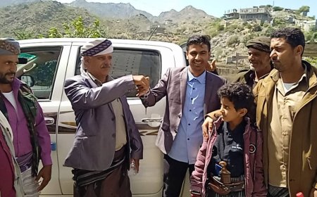 مفاجأة حفل جائزة الشيخ عبدالمجيد السعدي.. رجل أعمال منصري بيافع يهدي نجله سيارة لحصوله على المركز الأول في الثانوية العامة 