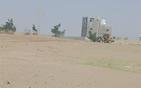 بدعم من محافظ لحج والسلطة المحلية بتبن نادي الحسيني الرياضي الثقافي يبدأ العمل في أرضية ملعبه الجديد