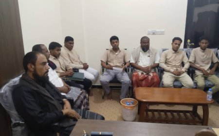 المجلس الطلابي بثانوية الفقيد سالم حسن يكرِّم مدير عام المسيلة تقديرًا لدعمه للأنشطة المدرسية