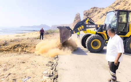 إستكمال أعمال صيانة وردميات حواف الخط الدولي موقع الرضم - الشقين