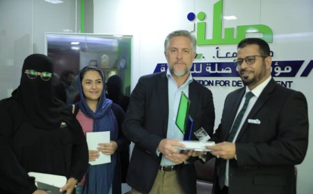 سفير الاتحاد الأوروبي لدى اليمن يزور مؤسسة صلة للتنمية ويبحث مع إدارتها تعزيز الشراكة والمشاريع المشتركة