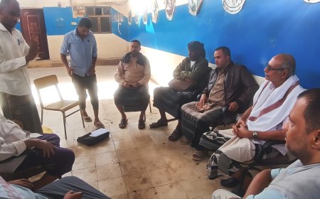 مدير مكتب الشباب والرياضة بلحج يلتقي باللجنة المنظمة لدوري 30 نوفمبر لمناقشة الترتيبات النهائية لانطلاق البطولة