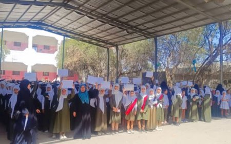 نساء وفتيات جعار يطالبن بالأمان ووقف حمل السلاح في وقفة احتجاجية سلمية