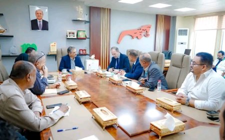 وزير الدولة محافظ عدن يناقش مع الـ (UNOPS) سير العمل في مشروع خط الخمسين