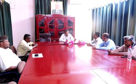 محافظ أبين يلتقي عدداً من المسؤولين لمناقشة المشاريع التنموية وتنظيم قطاع النقل بالمحافظة