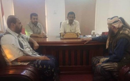 السلطة المحلية بمديرية مودية تجتمع مع الضابط الميداني لمنظمة كير لمناقشة مشروع الغذاء العالمي