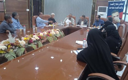 وكيل عدن لقطاع المشاريع يترأس اجتماعًا لمناقشة مستوى إنجاز مشاريع البرنامج الاستثماري بمديرية خور مكسر