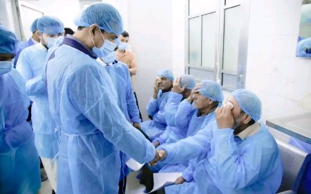 المحافظ بن الوزير يدشن مخيم أمراض وجراحة العيون ويرحب بإقامة مخيم الشفة الأرنبية