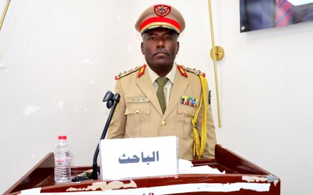 "درجة الزمالة" للباحث العميد الركن / خالد ناصر يسلم  