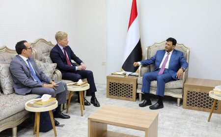 عضو مجلس القيادة الرئاسي الدكتور عبدالله العليمي يلتقى المبعوث الأممي إلى اليمن