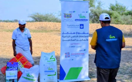 توزيع المدخلات الزراعية ضمن مشروع سنابل لاستصلاح الأراضي الزراعية في أبين