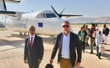 السفير صالح سالمين البحسني يستقبل سفير الاتحاد الأوروبي والوفد المرافق له في مطار سيئون بعد اختتام زيارتهم لمدينة المكلا