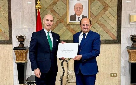 الزنداني يتسلّم أوراق اعتماد السفير الإسباني