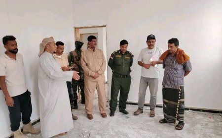 محافظ سقطرى يتفقد التجهيزات النهائية لمبنى السلطة المحلية بالمحافظة