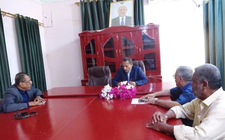 محافظ أبين يناقش مع مديري المالية والموارد المالية وصندوق النظافة تنفيذ خطة أولويات الإصلاحات الاقتصادية