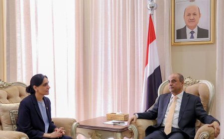 رئيس الوزراء يستعرض مع السفيرة البريطانية مستجدات التعاون الثنائي وتطورات الأوضاع