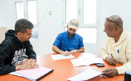 توقيع عقود المرحلة الثالثة من مشروع ترميم المنازل المتضررة في مديرية صيرة بعدن