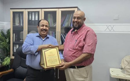 مركز الأورام السرطانية بمستشفى الصداقة بعدن يكرّم مؤسسة إثراء للتنمية والتمكين تقديرًا لدورها الإنساني