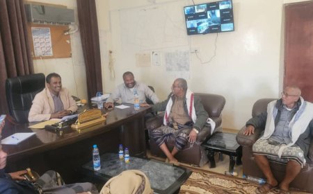 مدير عام مكتب الأشغال العامة والطرق بشبوة يعقد اجتماعاً خاصاً بقيادة مكتب الأشغال بمديرية بيحان
