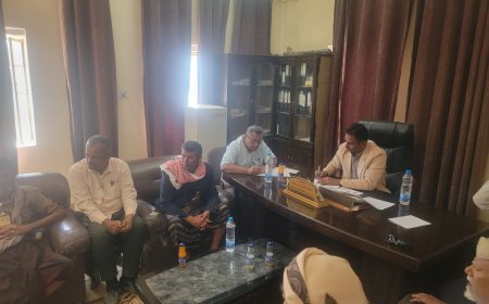 مكتب الأشغال العامة والطرق بمحافظة شبوة يعقد اجتماعًا برئاسة المهندس عوض أحمد رويس