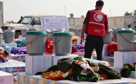 الهلال الأحمر بلحج يدشن توزيع المساعدات الإيوائية ضمن تدخلاته الطارئة لمواجهة آثار السيول