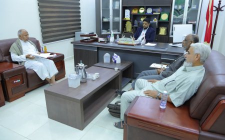 رئيس جامعة المهرة يترأس اجتماع اللجنة الإشرافية العليا لمتابعة تأهيل البرامج الأكاديمية للاعتماد البرامجي