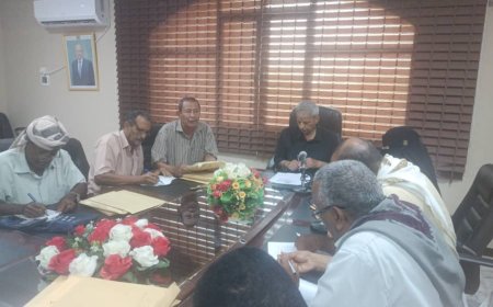 محافظ لحج يترأس اجتماع اللجنة الفرعية للمناقصات والمزايدات لفتح مظاريف مشاريع خدمية