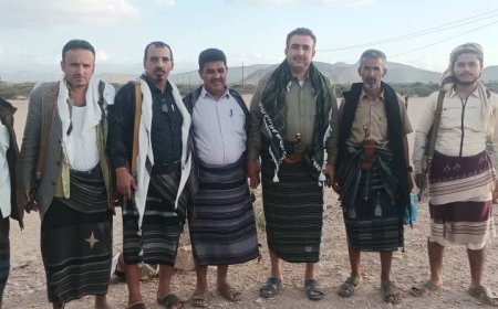 وكيل أبين الجنيدي وعدد من القيادات يقدمون واجب العزاء لأسرة الشهيد البطل عبدالله مقبل القومي